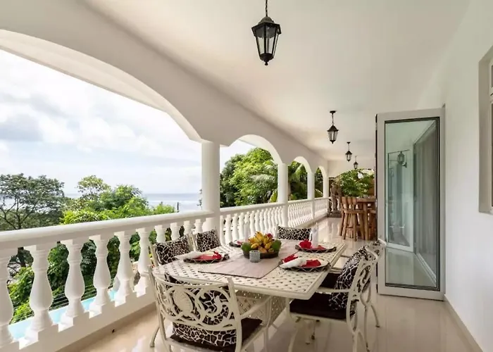Villa Karibu Au Cap (Mahe)