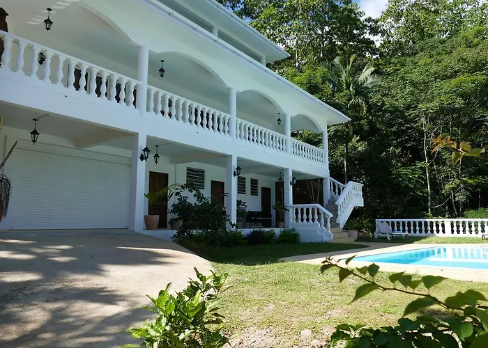 Villa Karibu Au Cap (Mahe)